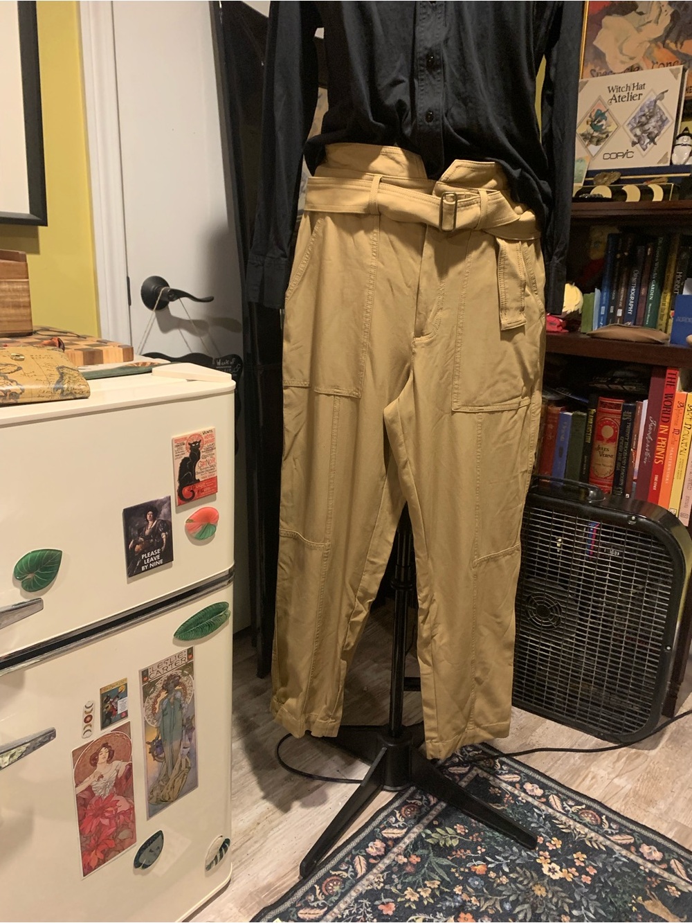 Banana Republic women's Tan Utility Cargo Pants with Belt